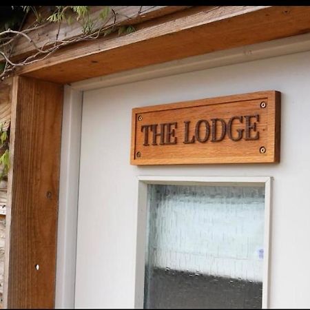 Cotswolds Lodge In Minster Lovell Exterior foto